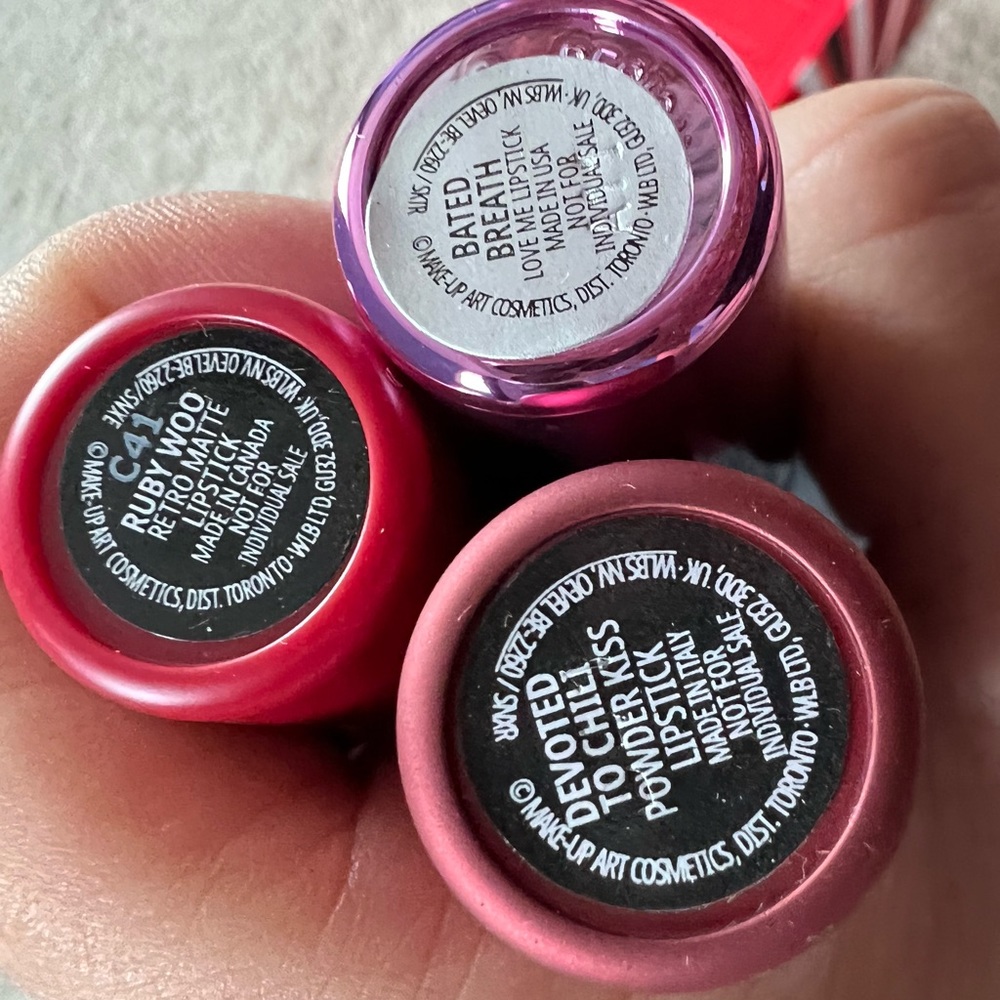 Brand new MAC kiss of magic lip kit - Picture 4 of 4